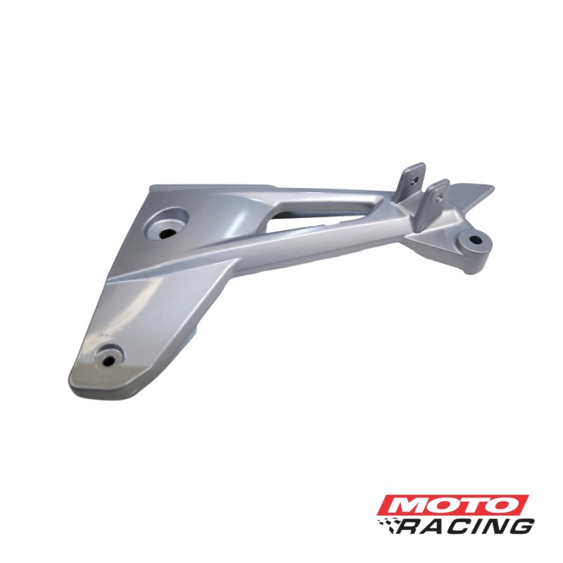 SOPORTE PEDALIN TRASERO IZQUIERDO BAJAJ ROUSER 150 (ORIGINAL)