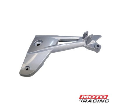 SOPORTE PEDALIN TRASERO IZQUIERDO BAJAJ ROUSER 150 (ORIGINAL)