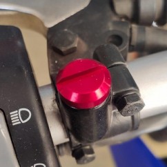 TAPON ESPEJO UNIVERSAL 10mm ROSCA IZQUIERDA ROJO RB PARTS